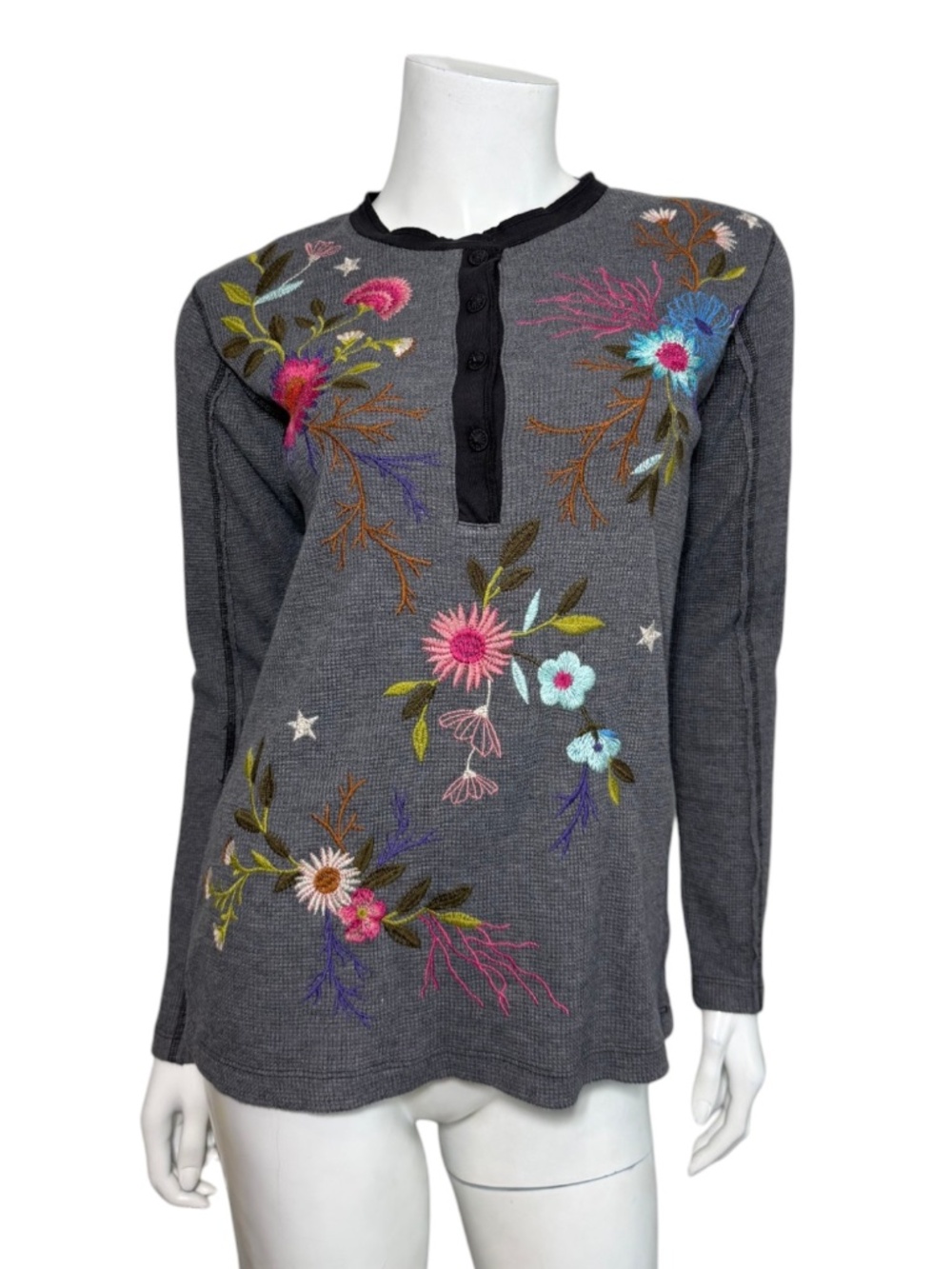 Johnny Was Los Angeles Floral Embroidered Thermal Henley Top in Grey Size XS